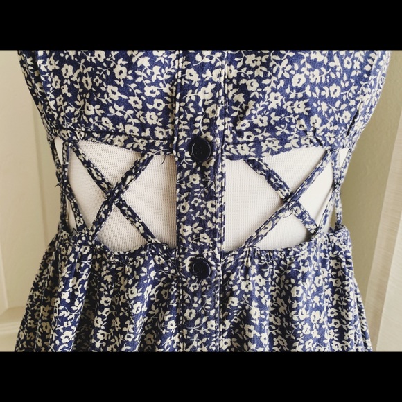 Adorable Floral Summer Dress - Picture 5 of 6